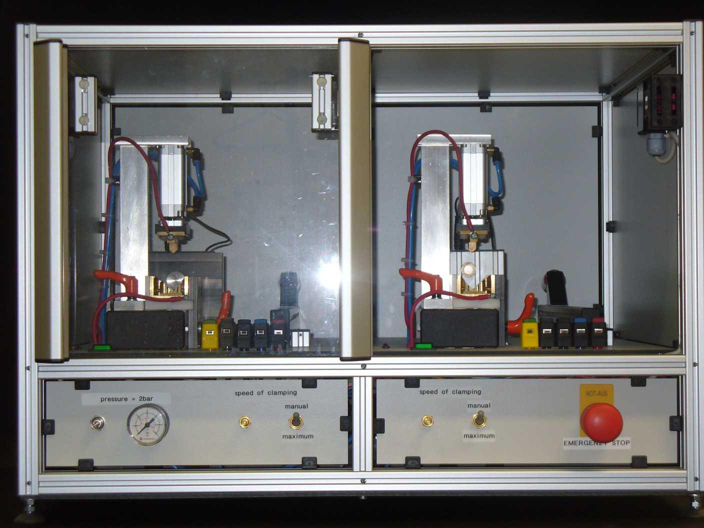 Sensor test rig for inductive and capacitive distance sensors